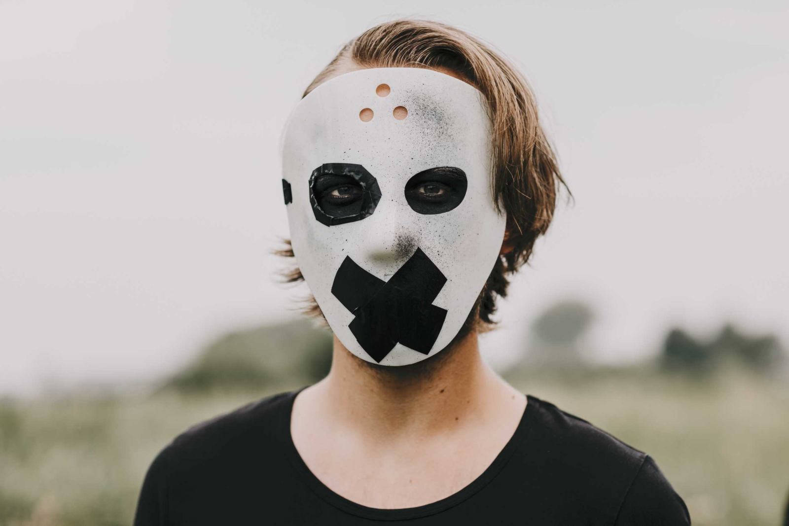 Koenraad van Viegen, Bass Player Rebel Smiles, wearing the Icon band Mask.